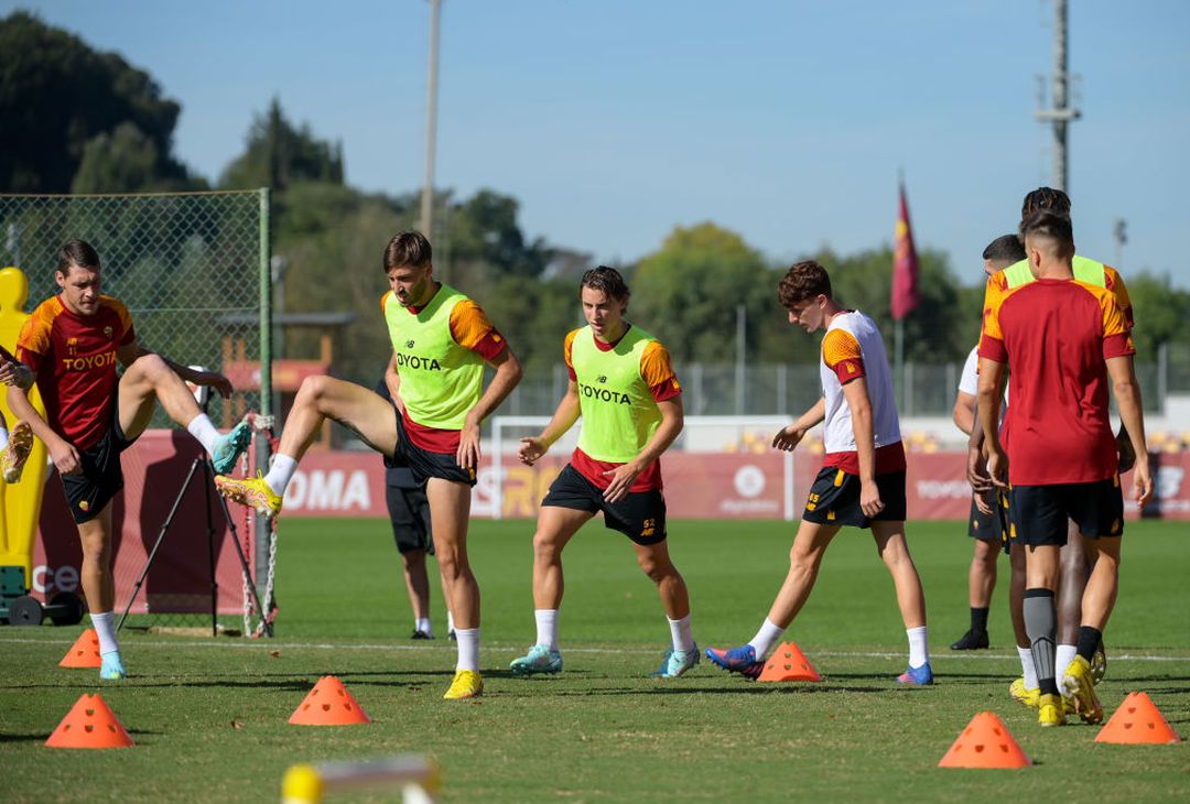 Mattinata di lavoro per la Roma in vista del Betis – FOTO GALLERY - immagine 14