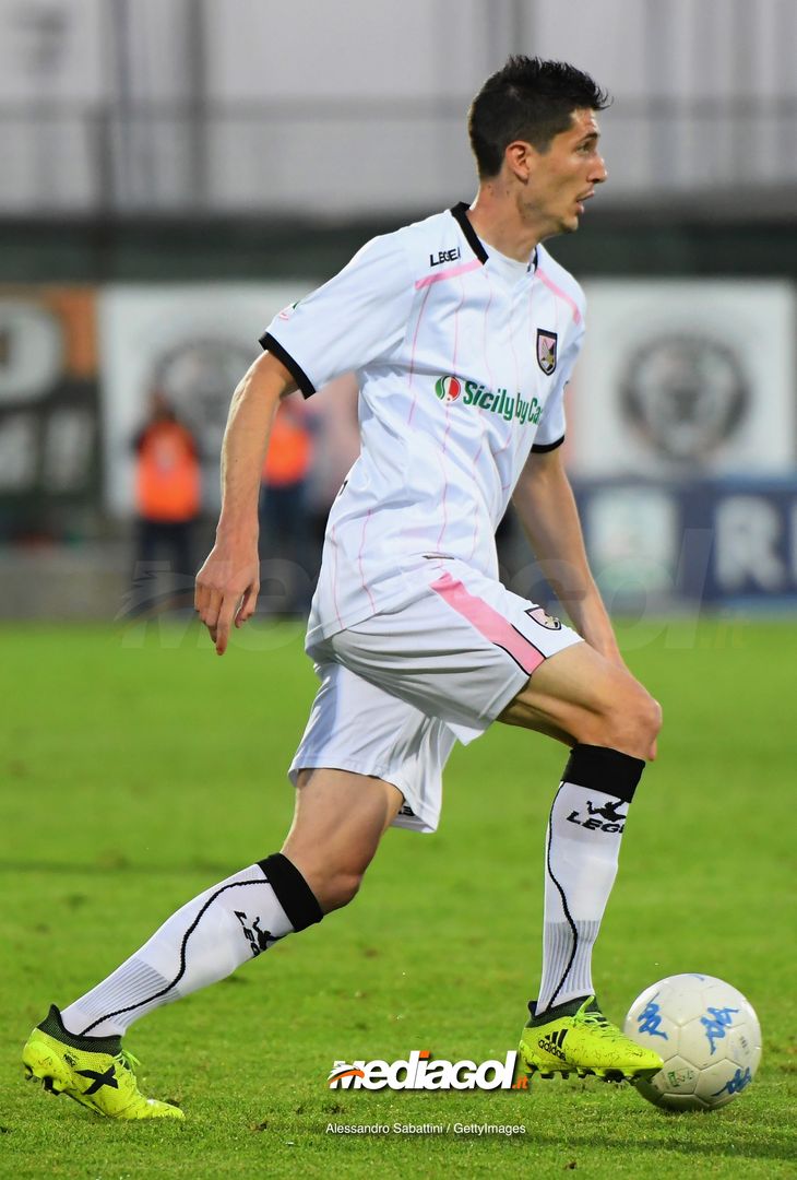  VENICE, ITALY - APRIL 27: Stefano Moreo of US Citta di Palermo in action during the serie B match between Venezia FC and US Citta di Palermo at Stadio Pier Luigi Penzo on April 27, 2018 in Venice, Italy.  (Photo by Alessandro Sabattini/Getty Images) 