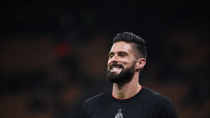 AC Milan's French forward Olivier Giroud warms up prior to the UEFA Champions League Group B football match between AC Milan and Porto on November 3, 2021 at the San Siro stadium in Milan. (Photo by Marco BERTORELLO / AFP) (Photo by MARCO BERTORELLO/AFP via Getty Images) CorSport: “Giroud oggi può tornare in gruppo. La gestione fra lui e Ibrahimovic contro il Napoli” - immagine 1