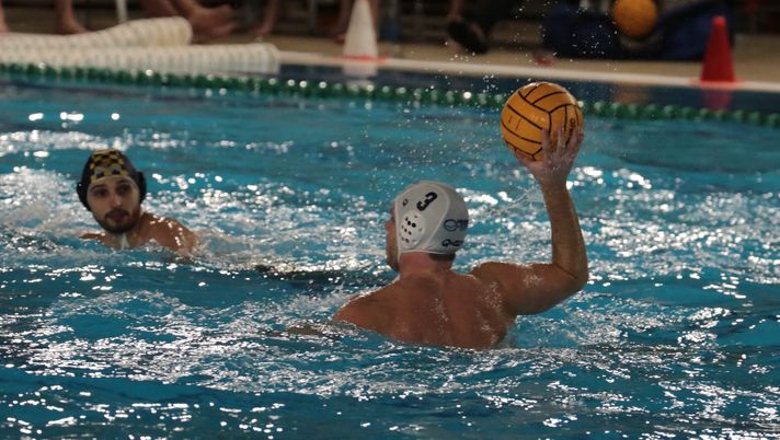 L’insulto al derby di pallanuoto: Bentegodi Verona “Noi estranei, il privato è stato diffidato” - immagine 1