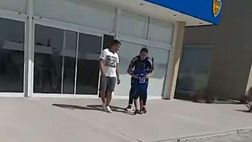 Boca, che emozione per il piccolo tifoso con la mamma: Riquelme lo ha abbracciato!