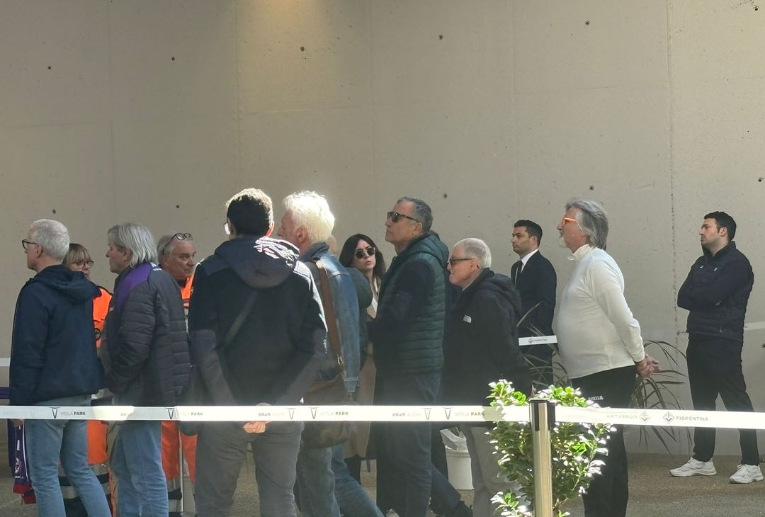 GALLERY VN – La camera ardente per Joe Barone. Tra i presenti Marotta e DeLa - immagine 11