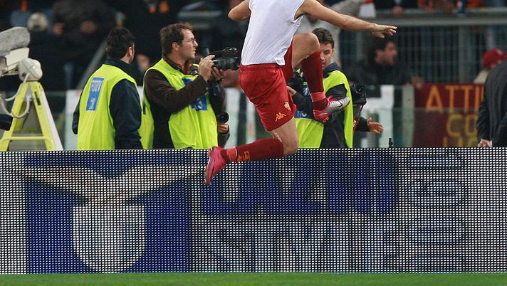 ROME - NOVEMBER 07: Mirko Vucinic of AS Roma celebrates after scoring the second goal during the Serie A match between SS Lazio and AS Roma at Stadio Olimpico on November 7, 2010 in Rome, Italy. (Photo by Paolo Bruno/Getty Images) ROME - NOVEMBER 07: Mirko Vucinic of AS Roma celebrates after scoring the second goal during the Serie A match between SS Lazio and AS Roma at Stadio Olimpico on November 7, 2010 in Rome, Italy. (Photo by Paolo Bruno/Getty Images)