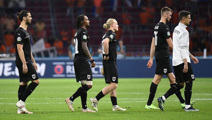 Giocatori dell'Austria a fine partita 