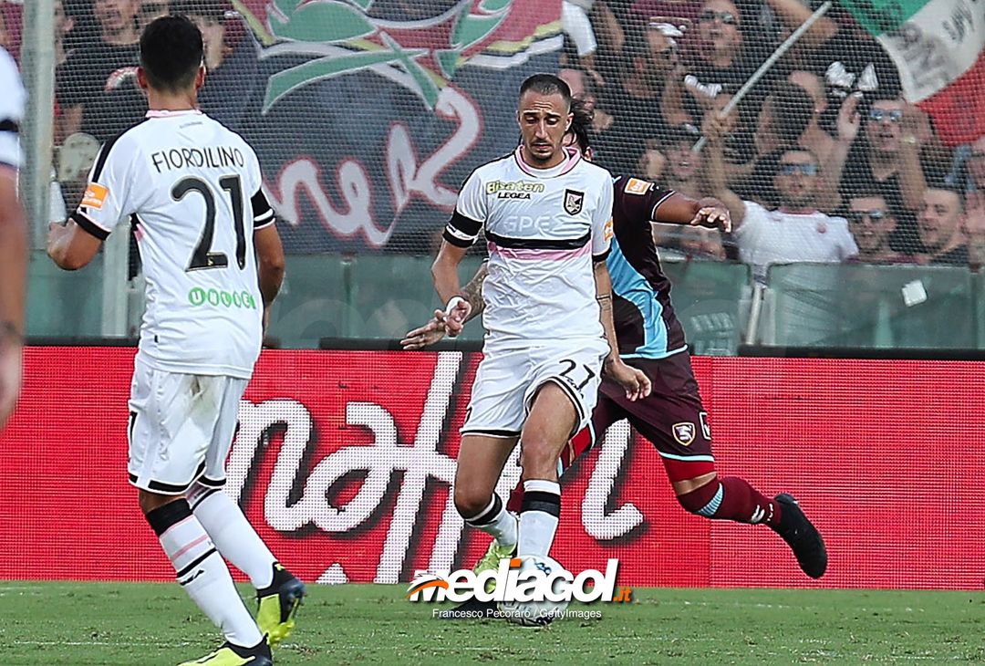 SALERNO, ITALY - AUGUST 25: Antonio Mazzotta of US Citta di Palermo in action during the Serie B match between US Salernitana and US Citta di Palermo on August 25, 2018 in Salerno, Italy.  (Photo by Francesco Pecoraro/Getty Images) 
