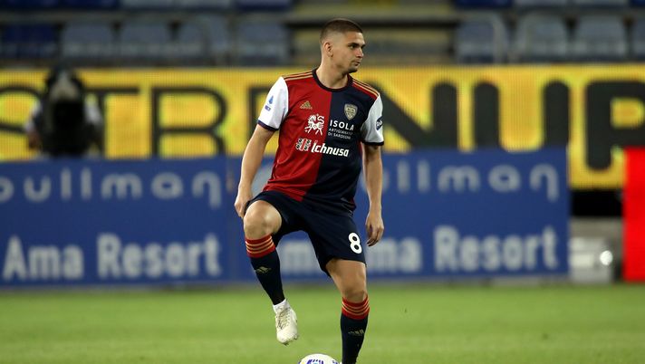 CAGLIARI, ITALY - MAY 22: Razvan Marin of Cagliari in action during the Serie A match between Cagliari Calcio and Genoa CFC at Sardegna Arena on May 22, 2021 in Cagliari, Italy. Sporting stadiums around Italy remain under strict restrictions due to the Coronavirus Pandemic as Government social distancing laws prohibit fans inside venues resulting in games being played behind closed doors (Photo by Enrico Locci/Getty Images) CAGLIARI, ITALY - MAY 22: Razvan Marin of Cagliari in action during the Serie A match between Cagliari Calcio and Genoa CFC at Sardegna Arena on May 22, 2021 in Cagliari, Italy. Sporting stadiums around Italy remain under strict restrictions due to the Coronavirus Pandemic as Government social distancing laws prohibit fans inside venues resulting in games being played behind closed doors (Photo by Enrico Locci/Getty Images)