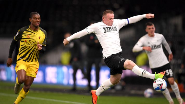 DERBY, ENGLAND - OCTOBER 16: Wayne Rooney of Derby County controls the ball during the Sky Bet Championship match between Derby County and Watford at Pride Park Stadium on October 16, 2020 in Derby, England. Sporting stadiums around the UK remain under strict restrictions due to the Coronavirus Pandemic as Government social distancing laws prohibit fans inside venues resulting in games being played behind closed doors. (Photo by Ross Kinnaird/Getty Images) DERBY, ENGLAND - OCTOBER 16: Wayne Rooney of Derby County controls the ball during the Sky Bet Championship match between Derby County and Watford at Pride Park Stadium on October 16, 2020 in Derby, England. Sporting stadiums around the UK remain under strict restrictions due to the Coronavirus Pandemic as Government social distancing laws prohibit fans inside venues resulting in games being played behind closed doors. (Photo by Ross Kinnaird/Getty Images)