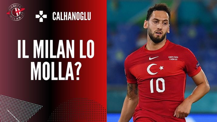 Hakan Calhanoglu (centrocampista AC Milan) può andare all'Inter in scadenza di contratto in questo calciomercato estivo | Milan News (Getty Images) 