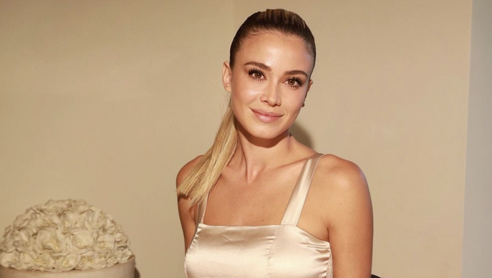 Diletta Leotta, la posa è sexy: il tè del pomeriggio manda in tilt i fan  Diletta Leotta, la posa è sexy: il tè del pomeriggio manda in tilt i fan - immagine 1