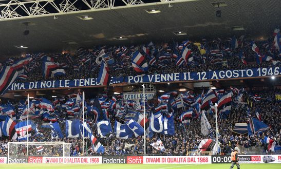 GENOA, ITALY - NOVEMBER 25: Fans of Sampdoria during the Serie A match between Genoa CFC and UC Sampdoria at Stadio Luigi Ferraris on November 25, 2018 in Genoa, Italy. (Photo by Paolo Rattini/Getty Images) Quando il Derby della Lanterna divenne viaggio nella storia e nella memoria di Genova- immagine 3