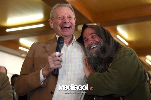 PALERMO, ITALY - DECEMBER 12: US Citta di Palermo owner Maurizio Zamparini (L) and Biagio Conte look on at Missione Speranza e Carita on December 12, 2017 in Palermo, Italy. (Photo by Tullio M. Puglia/Getty Images) Palermo