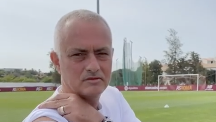Roma, Mourinho e il tatuaggio con le coppe europee: “Solo io posso averlo”  mourinho