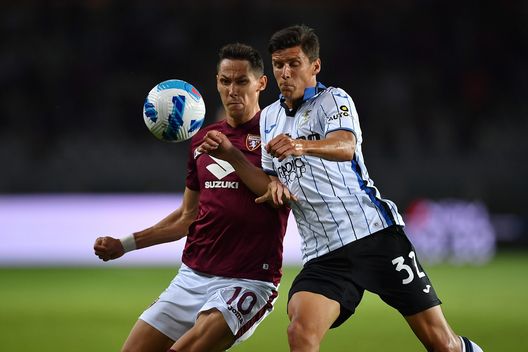 TURIN, ITALY - AUGUST 21: Sasa Lukic (L) of Torino FC clashes with Matteo Pessina of Atalanta BC during the Serie A match between Torino FC and Atalanta BC at Stadio Olimpico di Torino on August 21, 2021 in Turin, Italy. (Photo by Valerio Pennicino/Getty Images) TURIN, ITALY - AUGUST 21: Sasa Lukic (L) of Torino FC clashes with Matteo Pessina of Atalanta BC during the Serie A match between Torino FC and Atalanta BC at Stadio Olimpico di Torino on August 21, 2021 in Turin, Italy. (Photo by Valerio Pennicino/Getty Images)