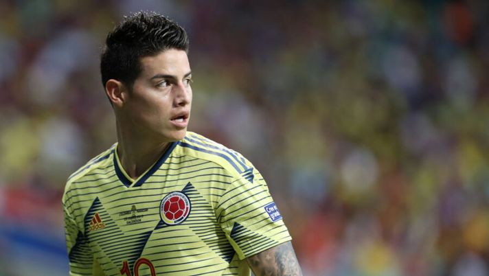 SALVADOR, BRAZIL - JUNE 23: James Rodriguez of Colombia looks on during the Copa America Brazil 2019 group B match between Colombia and Paraguay at Arena Fonte Nova on June 23, 2019 in Salvador, Brazil. (Photo by Bruna Prado/Getty Images) Gazzetta: “Milan, il sogno Modric è finito. Idea James se parte Donnarumma” - immagine 1