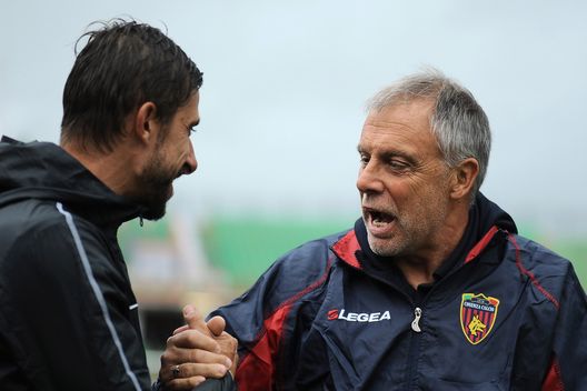 COSENZA, ITALY - OCTOBER 05: Head coach of Venezia Alessio Dionisi and head coach of Cosenza Piero Braglia during the Serie B match between Cosenza Calcio and Venezia FC at Stadio Friuli-Dacia Arena on October 5, 2019 in Udine, Italy. (Photo by Getty Images/Getty Images) COSENZA, ITALY - OCTOBER 05: Head coach of Venezia Alessio Dionisi and head coach of Cosenza Piero Braglia during the Serie B match between Cosenza Calcio and Venezia FC at Stadio Friuli-Dacia Arena on October 5, 2019 in Udine, Italy. (Photo by Getty Images/Getty Images)