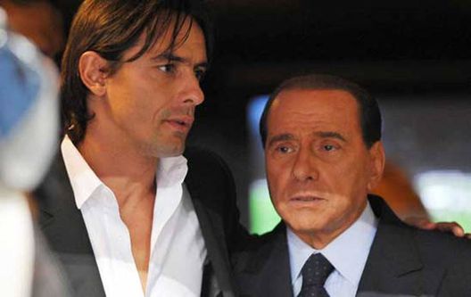 Silvio Berlusconi e Filippo Inzaghi (fonte foto: www.sport.sky.it) Silvio Berlusconi e Filippo Inzaghi (fonte foto: www.sport.sky.it)