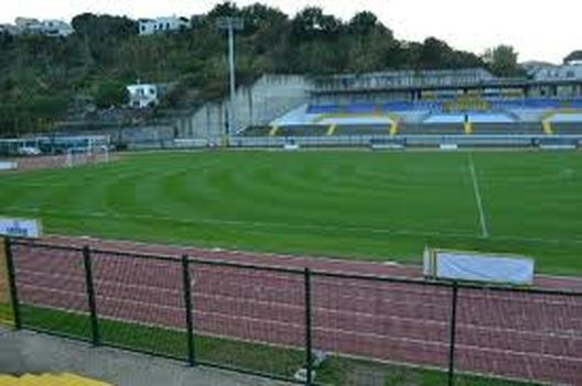Brienza, 60 minuti di grande calcio a Ischia: poi esce e vincono gli ospiti…- immagine 2