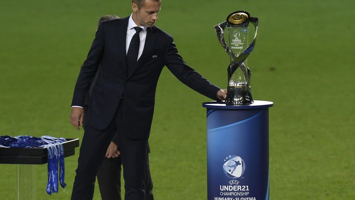 LJUBLJANA, SLOVENIA - JUNE 06: Aleksander Ceferin, President of UEFA prepares to award the players of Germany with the UEFA European Under-21 Championship trophy after the 2021 UEFA European Under-21 Championship Final match between Germany and Portugal at Stadion Stozice on June 06, 2021 in Ljubljana, Slovenia. (Photo by Jurij Kodrun/Getty Images) LJUBLJANA, SLOVENIA - JUNE 06: Aleksander Ceferin, President of UEFA prepares to award the players of Germany with the UEFA European Under-21 Championship trophy after the 2021 UEFA European Under-21 Championship Final match between Germany and Portugal at Stadion Stozice on June 06, 2021 in Ljubljana, Slovenia. (Photo by Jurij Kodrun/Getty Images)