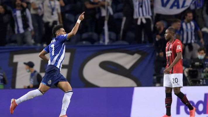 FC Porto's Colombian midfielder Luis Diaz celebrates after scoring a goal during the UEFA Champions League Group B football match between FC Porto and AC Milan at the Dragao stadium in Porto on October 19, 2021. (Photo by FERNANDO VELUDO / AFP) (Photo by FERNANDO VELUDO/AFP via Getty Images) Il Milan perde ad Oporto ma non è ancora finita per la qualificazione - immagine 1