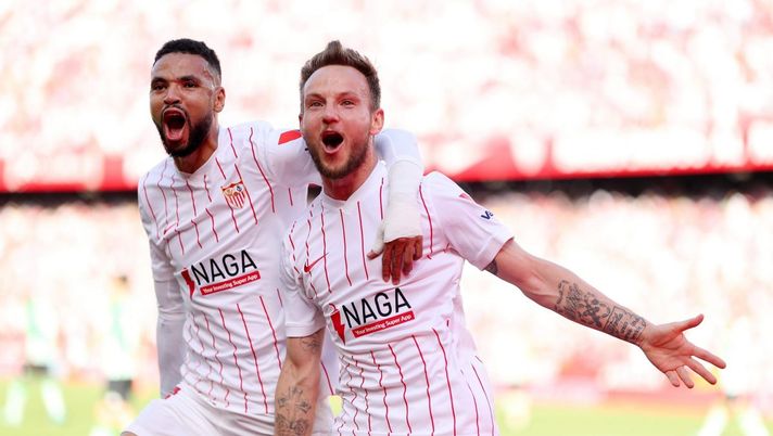 SEVILLE, SPAIN - FEBRUARY 27: Ivan Rakitic celebrates with teammate Yousseff En-Nesyri of Sevilla FC after scoring their team's first goal during the LaLiga Santander match between Sevilla FC and Real Betis at Estadio Ramon Sanchez Pizjuan on February 27, 2022 in Seville, Spain. (Photo by Fran Santiago/Getty Images) SEVILLE, SPAIN - FEBRUARY 27: Ivan Rakitic celebrates with teammate Yousseff En-Nesyri of Sevilla FC after scoring their team's first goal during the LaLiga Santander match between Sevilla FC and Real Betis at Estadio Ramon Sanchez Pizjuan on February 27, 2022 in Seville, Spain. (Photo by Fran Santiago/Getty Images)