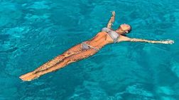 SOCIAL / Carrellata di foto al mare per Giorgia Palmas: scatti in bikini e un indovinello…