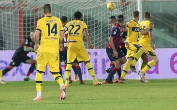  CROTONE, ITALY - DECEMBER 22: Juraj Kukca of Parma scores his team's first goal during the Serie A match between FC Crotone and Parma Calcio at Stadio Comunale Ezio Scida on December 22, 2020 in Crotone, Italy. (Photo by Maurizio Lagana/Getty Images)