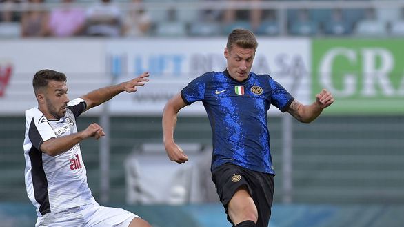 LUGANO, SWITZERLAND - JULY 17: Andrea Pinamonti of FC Internazionale in action during the friendly match pre-season between FC Lugano and FC Internazionale on July 17, 2021 in Lugano, Switzerland. (Photo by Mattia Pistoia/Inter via Getty Images) Inter, per Pinamonti non solo Cagliari: arrivata una proposta molto seria- immagine 2