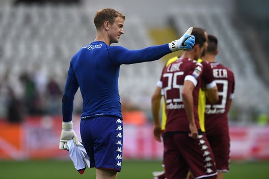  TURIN, ITALY - APRIL 15: Joe Hart of FC Torino salutes at the end of the Serie A match between FC Torino and FC Crotone at Stadio Olimpico di Torino on April 15, 2017 in Turin, Italy. (Photo by Valerio Pennicino/Getty Images) 