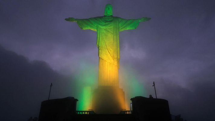 Pelé, la commozione del Brasile: dal Cristo Redentore al Maracanà illuminati, le iniziative - immagine 1