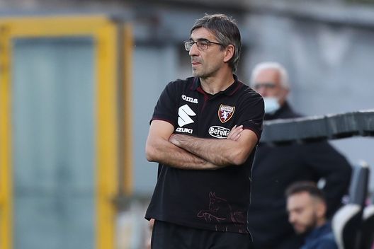LA SPEZIA, ITALY - NOVEMBER 06: Ivan Juric manager of Torino FC looks on during the Serie A match between Spezia Calcio v Torino FC at Stadio Alberto Picco on November 6, 2021 in La Spezia, Italy. (Photo by Gabriele Maltinti/Getty Images)