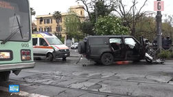 VIDEO Lazio, paura per Immobile: incidente contro un tram a Roma, auto distrutta