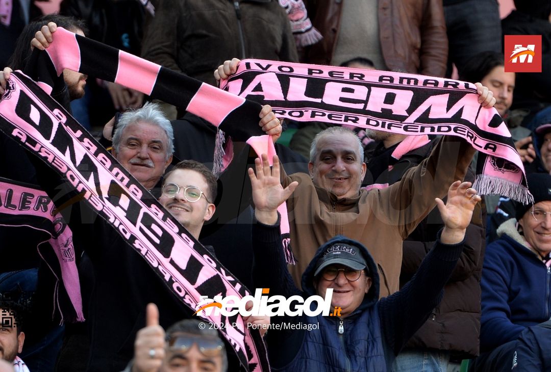 FOTOTIFO Palermo-Como 3-0, gli scatti ai tifosi al “Renzo Barbera” (GALLERY) - immagine 24