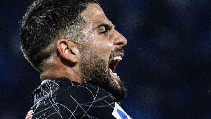 Napoli's Italian forward Lorenzo Insigne celebrates after scoring a second penalty during the Italian Serie A football match between Napoli and Bologna on October 28, 2021 at the Diego-Maradona stadium in Naples. (Photo by Filippo MONTEFORTE / AFP) (Photo by FILIPPO MONTEFORTE/AFP via Getty Images) Ansa: “Ecco le ultime sulle condizioni di Insigne dopo l’infortunio con la Samp” - immagine 1
