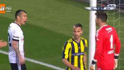 VIDEO / Medel, storie tese con il suo portiere: rischia un incredibile autogol