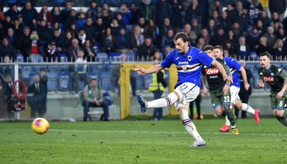 Manolo Gabbiadini sul dischetto dei rigore Samp, Gabbiadini e il suo ginocchio: prima preoccupa, poi si allena- immagine 2