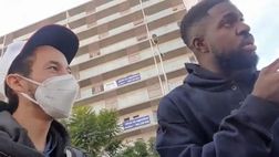 VIDEO / Tifosi salgono sul cofano della sua auto: Umtiti diventa una furia