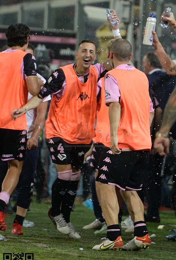 FOTO Palermo in Serie B, i festeggiamenti dei rosanero al Renzo Barbera (Gallery) - immagine 12