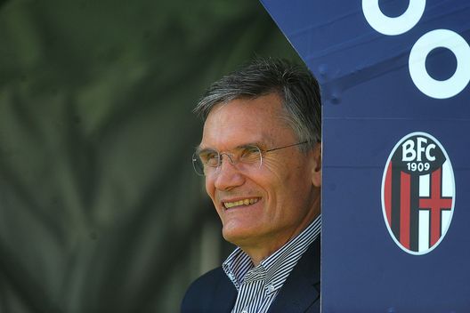 BOLOGNA, ITALY - SEPTEMBER 11: Giovanni Sartori Sporting Director of Bologna FC looks on prior the beginning o the Serie A match between Bologna FC and ACF Fiorentina at Stadio Renato Dall'Ara on September 11, 2022 in Bologna, Italy. (Photo by Mario Carlini / Iguana Press/Getty Images) Terzic-Bologna, gap importante tra domanda e offerta: la strategia di Sartori- immagine 2