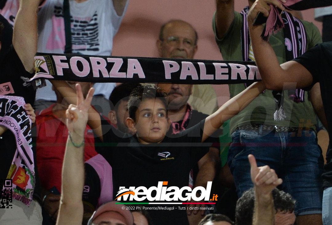 FOTOTIFO, Palermo-Genoa 1-0: i tifosi allo stadio “Renzo Barbera” (Gallery) - immagine 44