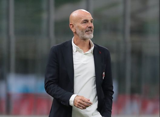 MILAN, ITALY - SEPTEMBER 24: AC Milan coach Stefano Pioli issues instructions to his players during the UEFA Europa League third qualifying round match between AC Milan and Bodo Glimt at Stadio Giuseppe Meazza on September 24, 2020 in Milan, Italy. (Photo by Emilio Andreoli/Getty Images) MILAN, ITALY - SEPTEMBER 24: AC Milan coach Stefano Pioli issues instructions to his players during the UEFA Europa League third qualifying round match between AC Milan and Bodo Glimt at Stadio Giuseppe Meazza on September 24, 2020 in Milan, Italy. (Photo by Emilio Andreoli/Getty Images)