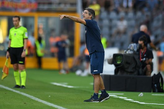 CREMONA, ITALY - AUGUST 27: Ivan Juric head coach of Torino FC gestures during the Serie A match between US Cremonese and Torino FC at Stadio Giovanni Zini on August 27, 2022 in Cremona, Italy. (Photo by Alessandro Sabattini/Getty Images)