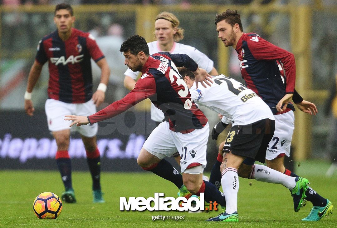  BOLOGNA, ITALY - NOVEMBER 20: Blerim Dzemaili # 31 of Bologna FC in action during the Serie A match between Bologna FC and US Citta di Palermo at Stadio Renato Dall'Ara on November 20, 2016 in Bologna, Italy.  (Photo by Mario Carlini / Iguana Press/Getty Images) 
