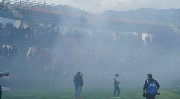 Serie B, cariche e invasione di campo in Ternana-Bari- immagine 2