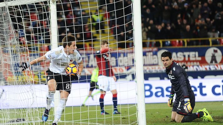 BOLOGNA, ITALY - FEBRUARY 08: Mario Pasalic # 80 of AC MIlan celebrates after scoring a goal during the Serie A match between Bologna FC and AC Milan at Stadio Renato Dall'Ara on February 8, 2017 in Bologna, Italy. (Photo by Mario Carlini / Iguana Press/Getty Images) BOLOGNA, ITALY - FEBRUARY 08: Mario Pasalic # 80 of AC MIlan celebrates after scoring a goal during the Serie A match between Bologna FC and AC Milan at Stadio Renato Dall'Ara on February 8, 2017 in Bologna, Italy. (Photo by Mario Carlini / Iguana Press/Getty Images)