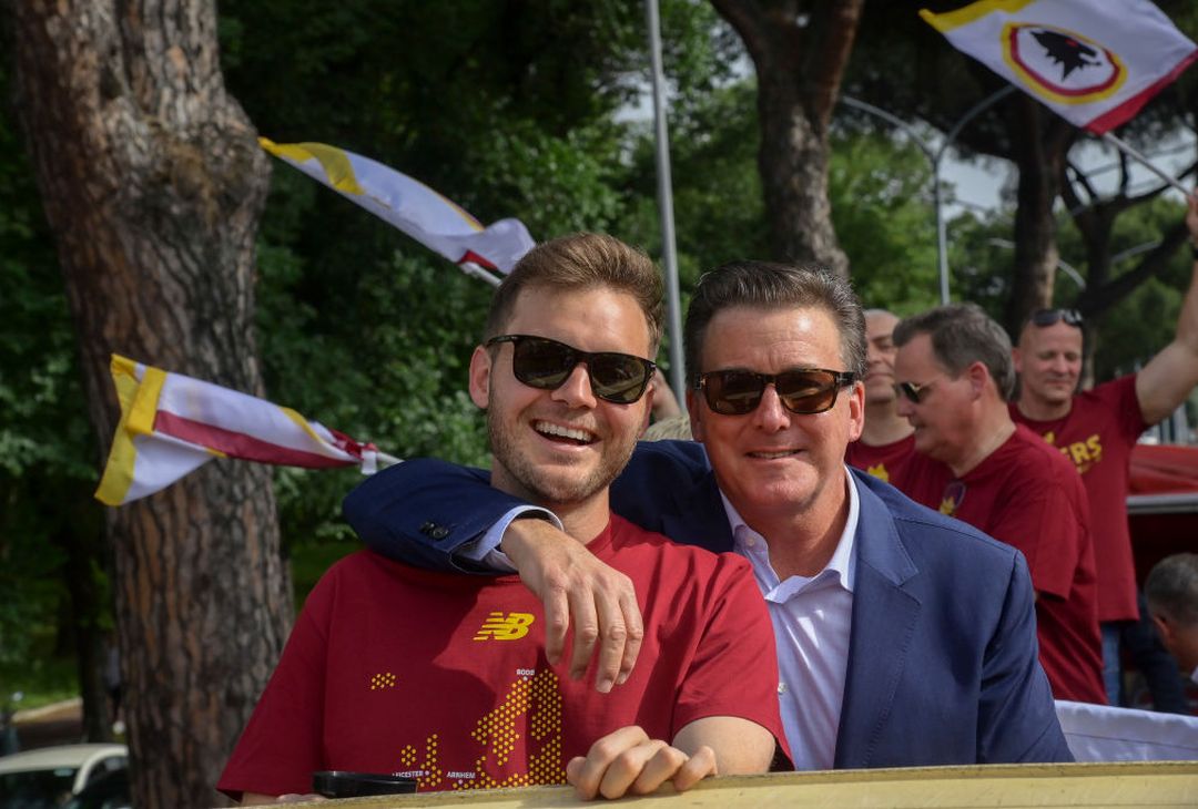 Roma, il popolo giallorosso in festa visto dal pullman della squadra – FOTO GALLERY - immagine 27