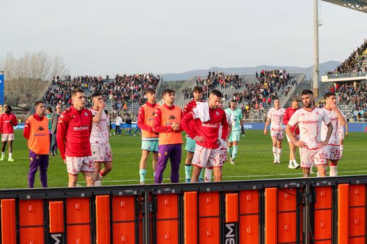 GERMOGLI PH: 18 FEBBRAIO 2024 EMPOLI STADIO CASTELLANI SERIE A EMPOLI VS FIORENTINA NELLA FOTO LA SQUADRA SALUTA I TIFOSI Giorgetti: “Stasera è decisiva. Non rinuncerei a Beltran, ma Bonaventura serve”- immagine 2