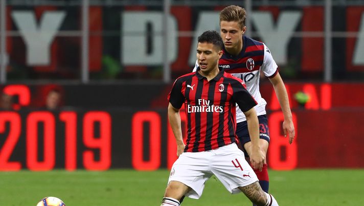 MILAN, ITALY - MAY 06: Jose Mauri of AC Milan competes for the ball with Mattias Svanberg (back) of Bologna FC during the Serie A match between AC Milan and Bologna FC at Stadio Giuseppe Meazza on May 6, 2019 in Milan, Italy. (Photo by Marco Luzzani/Getty Images) MILAN, ITALY - MAY 06: Jose Mauri of AC Milan competes for the ball with Mattias Svanberg (back) of Bologna FC during the Serie A match between AC Milan and Bologna FC at Stadio Giuseppe Meazza on May 6, 2019 in Milan, Italy. (Photo by Marco Luzzani/Getty Images)
