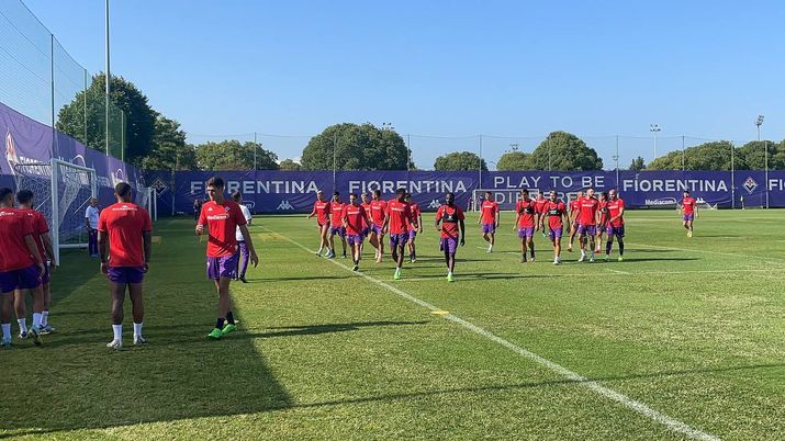 Rifinitura viola, ancora due assenti. Aggregati due giovani (FOTO) Rifinitura viola, ancora due assenti. Aggregati due giovani (FOTO) - immagine 1