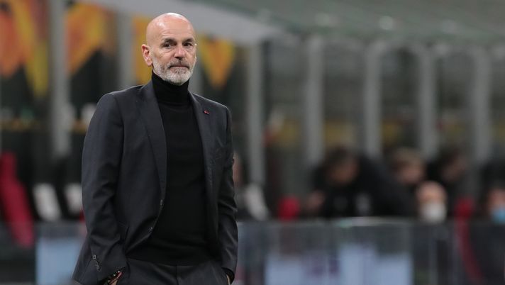 MILAN, ITALY - MARCH 18: AC Milan coach Stefano Pioli looks on during the UEFA Europa League Round of 16 Second Leg match between AC Milan and Manchester United at San Siro on March 18, 2021 in Milan, Italy. Sporting stadiums around Europe remain under strict restrictions due to the Coronavirus Pandemic as Government social distancing laws prohibit fans inside venues resulting in games being played behind closed doors. (Photo by Emilio Andreoli/Getty Images) MILAN, ITALY - MARCH 18: AC Milan coach Stefano Pioli looks on during the UEFA Europa League Round of 16 Second Leg match between AC Milan and Manchester United at San Siro on March 18, 2021 in Milan, Italy. Sporting stadiums around Europe remain under strict restrictions due to the Coronavirus Pandemic as Government social distancing laws prohibit fans inside venues resulting in games being played behind closed doors. (Photo by Emilio Andreoli/Getty Images)
