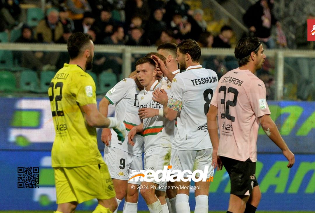 FOTO Palermo-Venezia 0-3, 30ª giornata Serie B 2023-2024 (GALLERY) - immagine 19